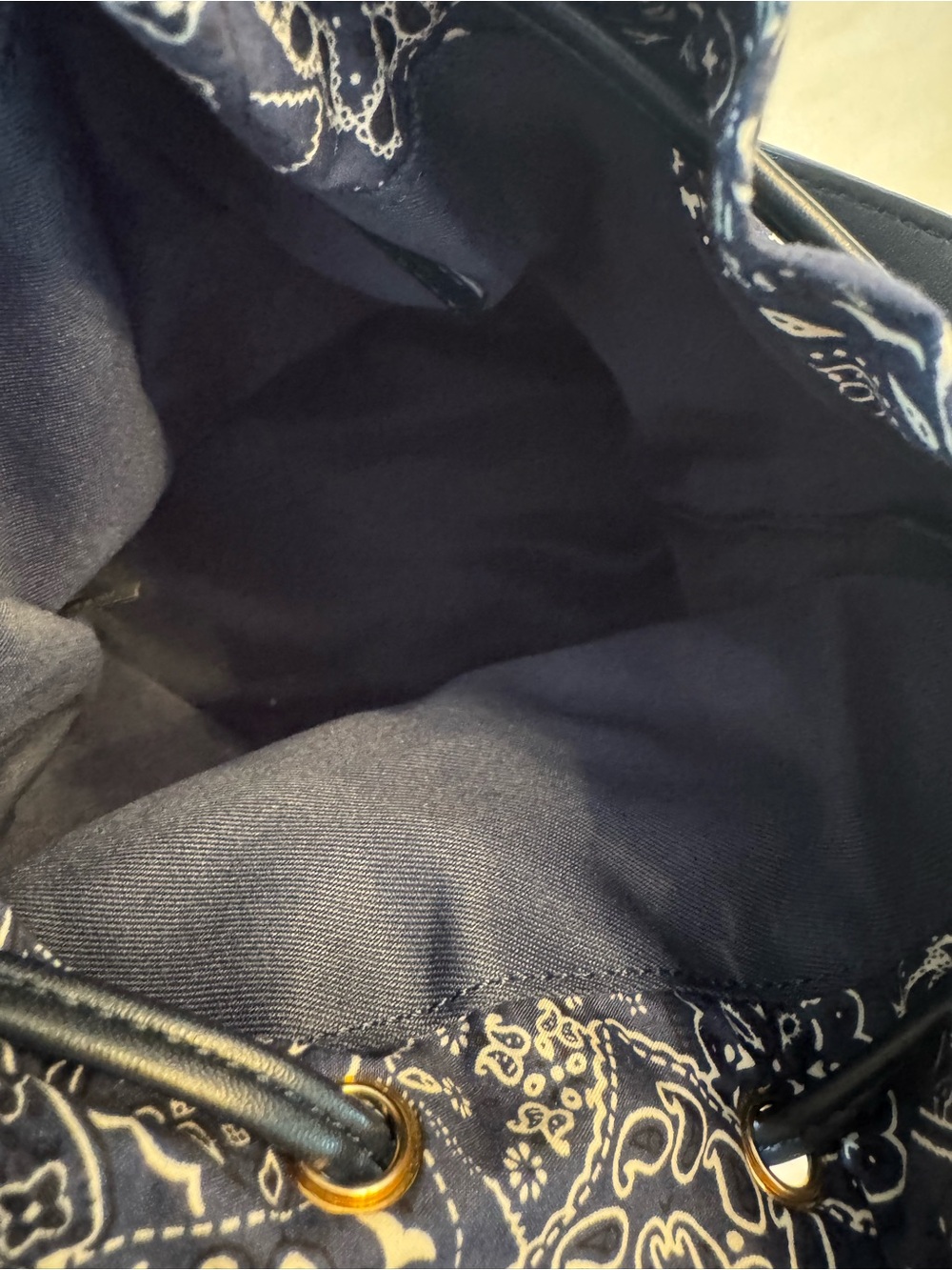 EUC! Ann Taylor Navy Bandana-Print Multiway Drawstring Bucket Bag - Picture 8 of 11